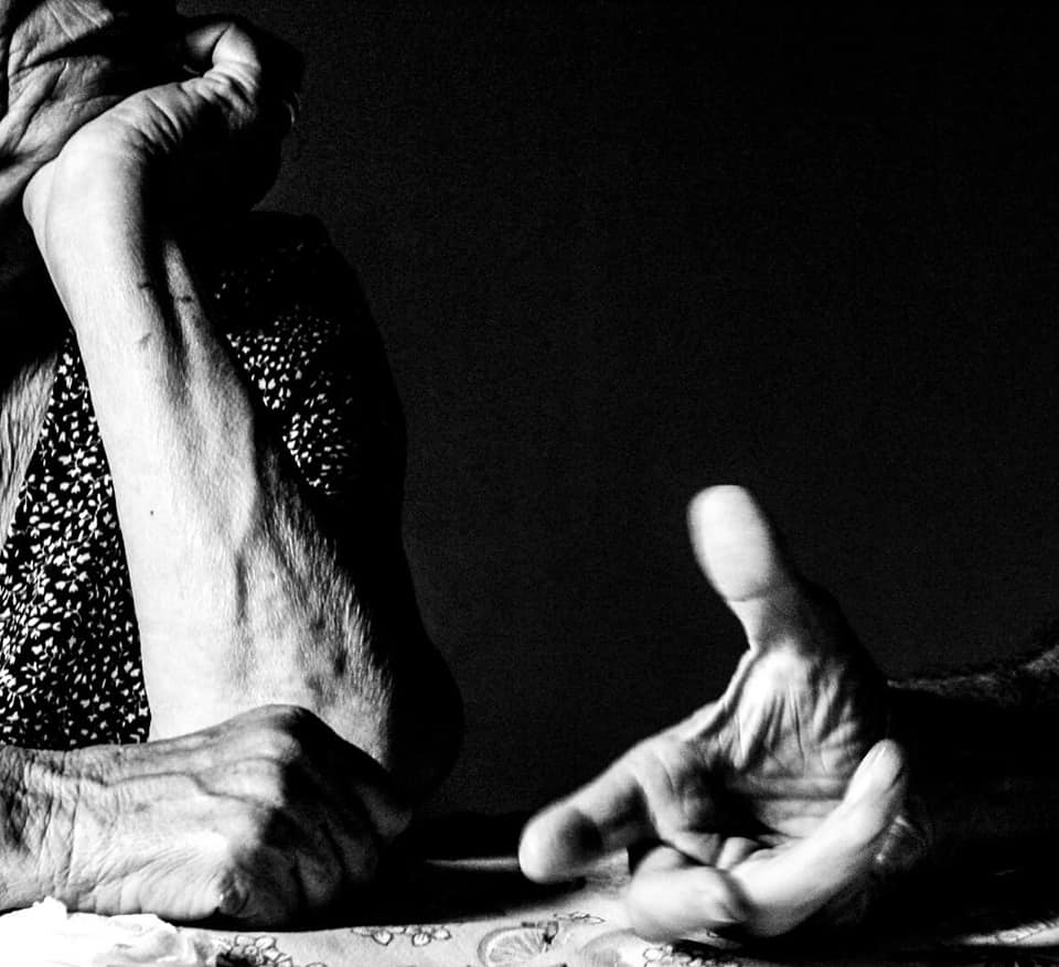 Aux mains qui ont tenu la main; Dire merci.