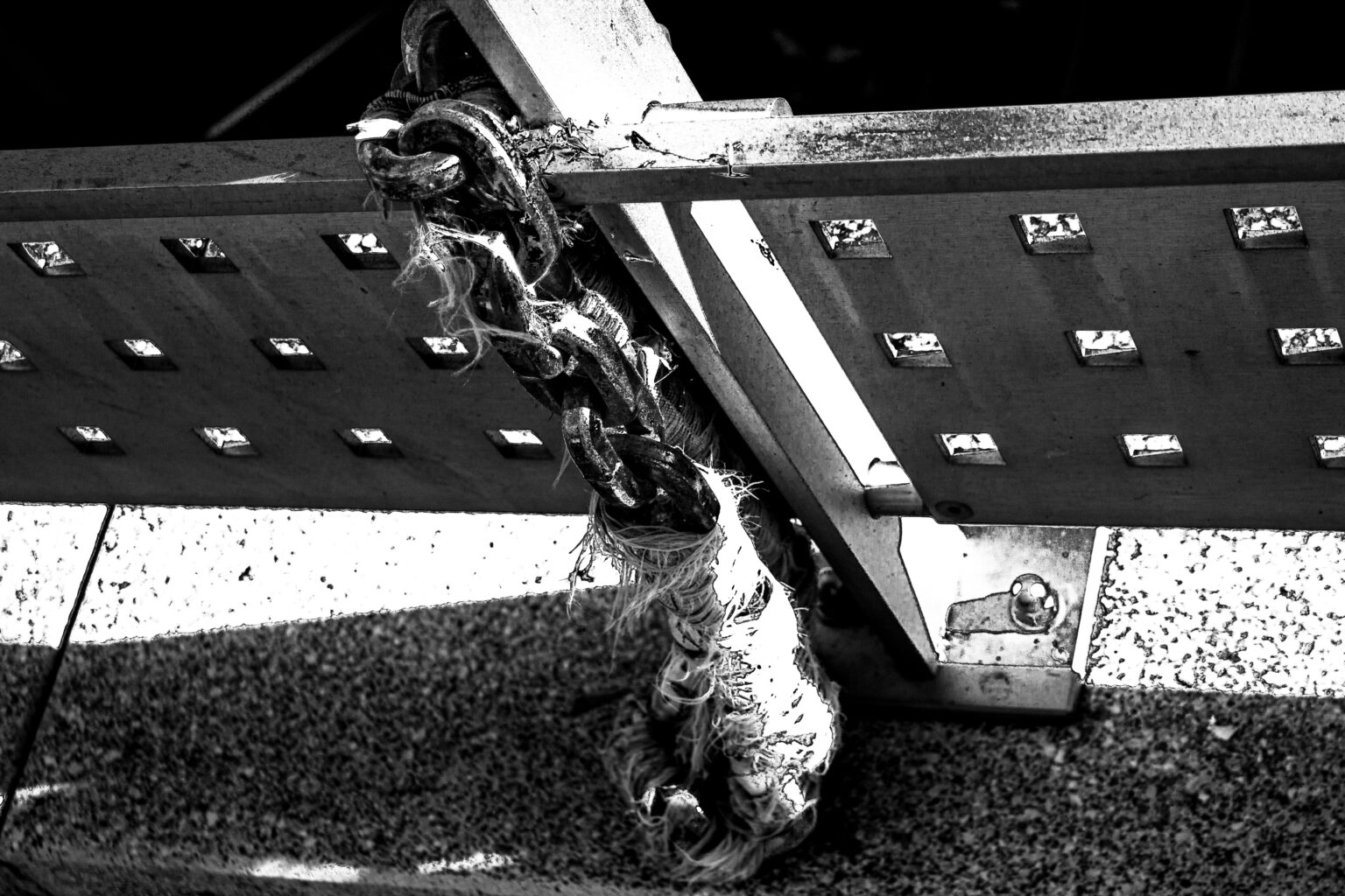 A ces chaînes quittées, à ces passés aimés. Dire merci.